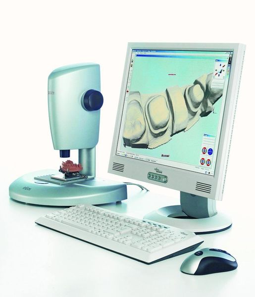 Rapid Manufacturing: Die Firma Sirona nutzt das Direkte Metall Laser-Sintern zur Herstellung von Zahnersatz aus einer speziellen Kobalt-Chrom-Legierung (links). Bisher wurde das Metall vergossen (rechts). (Archiv: Vogel Business Media)