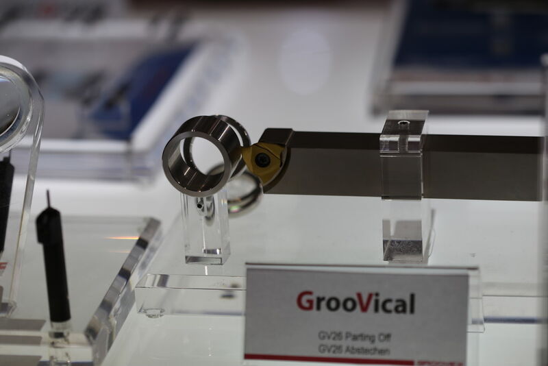 Vargus auf der AMB 2014:  Die neue Groovical Produktlinie von Groovex bietet neue und verbesserte Stechlösungen für die Aussen- und Innenbearbeitungen. Groovical 26 nun 29 bietet Stechplatten mit 3 Schneidkanten. (Bild: Böhm)