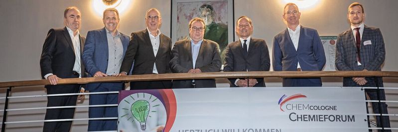 Mehr als 200 Besucher kamen beim 13. Chemcologne Chemieforum im Feierabendhaus des Chemiepark Knapsack zusammen, um sich über die aktuelle Lage der Branche und die derzeitigen Herausforderungen der Wirtschafts- und Energie-Krise auszutauschen. (Bild:  Chemcologne)