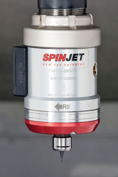 Die einwechselbare Schnelllaufspindel «Spinjet» macht jede Werkzeugmaschine zum Hochgeschwindigkeits-BAZ und bringt kleinere Werkzeugdurchmesser bis 3,5 Millimeter über den KSS-Hochdruck auf höchste Drehzahlen. (Bild: Iscar)