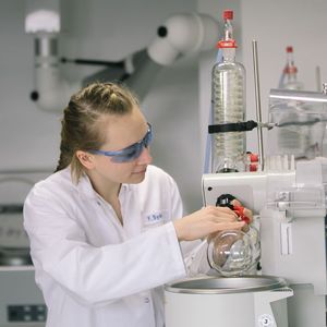 Abb.2: Die Laborarbeit am LALLF wurde durch die LIMS-Implementierung optimiert.