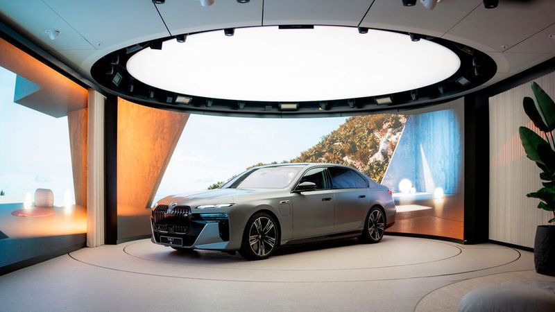 Der neue „Exclusive-Privacy“-Raum in der BMW-Welt soll ein ganz besonderes Erlebnis bei der Fahrzeugauslieferung ermöglichen.(Bild:  BMW)