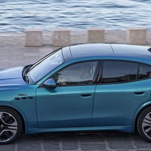 Etwas unverständlich ist, warum sich die Entwickler lediglich für eine maximale Ladeleistung von 150 kW entschieden haben.(Bild:  Maserati)