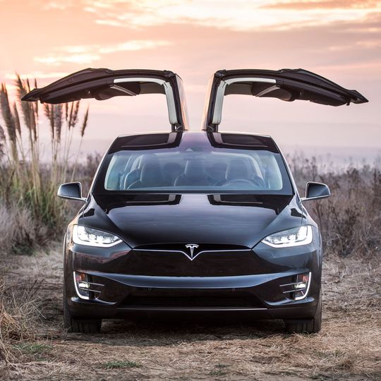 Der Start des Tesla Model X verläuft alles andere als reibungslos.(Foto:  Tesla)