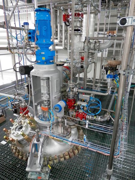 Für SAS Pivert hat  DDPS eine Pilot-Biomasseanlage für die Verarbeitung von Ölsaaten, bestehend aus enem Druckbehälter, einer Destillationskolonne für die kontinuierliche Vakuum-Destillation, einer Einheit für die Speicherung des abgeschiedenen Kondensats sowie den dazugehörenden Peripherieanlagen in Sid-Bauweise entwickelt. (De Dietrich)