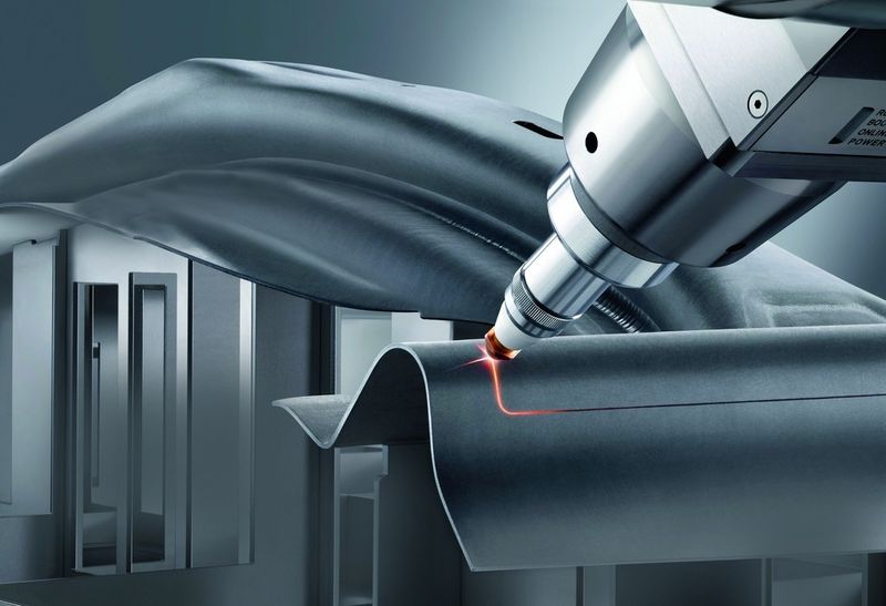 Laserschneiden einer Automobil-B-Säule mit der neuen TruLaser Cell 8030. (Bild: Trumpf)