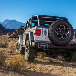 Die Reichweite im Elektrobetrieb soll bei rund 40 Kilometern liegen.   (Bild:  Jeep)