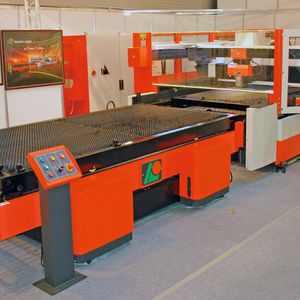Bild 1: Die neue XO-Hochleistungs-Laserschneidmaschine von Favor Laser basiert auf maßgeschneiderter CNC-Hard- und Software von NUM.