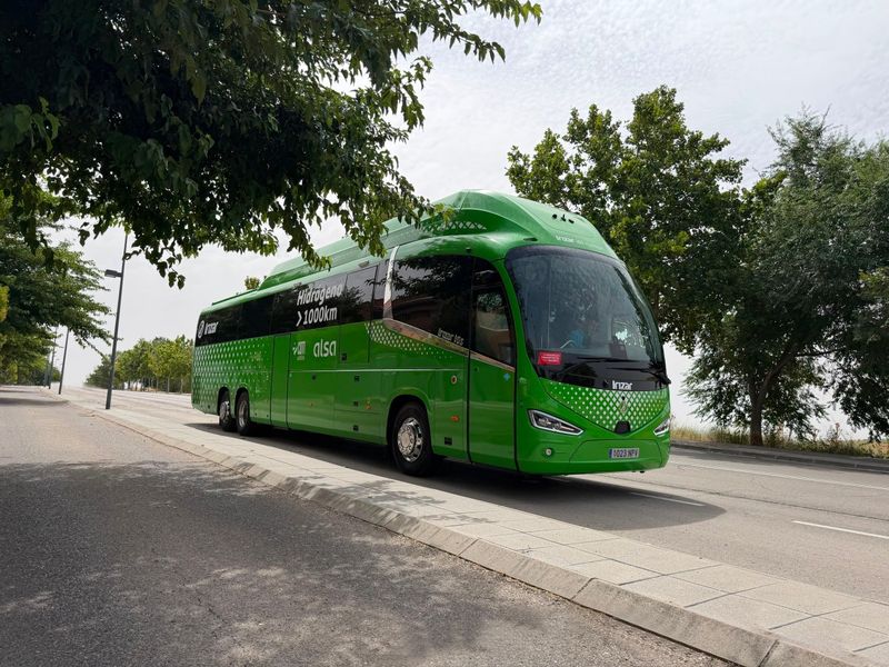 The new fuel cell system from Bosch is installed in this Irizar test bus. Alsa, the operator of the bus, plans a several-week test operation in Madrid's urban public transport.(Source:  Bosch)