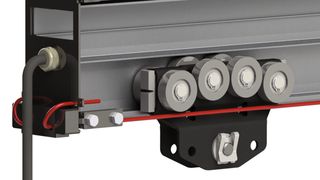 Prosystem-Alukransysteme verfügen über eine inneliegende Stromzufuhr und optionale Sicherungskabel gegen Fehlbedienung. (Bild: Erikkila)