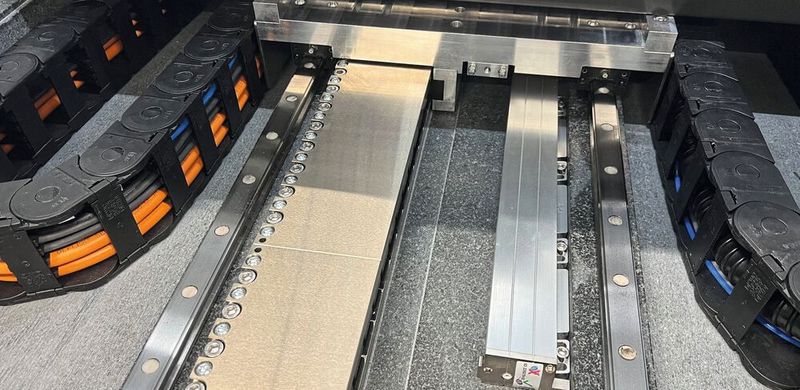 Die SHS-Führung ermöglicht eine hochgenaue und stabile Linearbewegung. (Bild:  Photonics Systems)