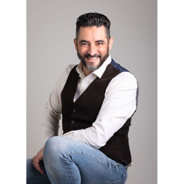 Karim Bouras, fondateur de Nile, animateur du podcast Industrial Growth et auteur du livre « Zéro Friction : l'expérience client comme levier de croissance de votre PME industrielle ».  (Source : Agence Nile)