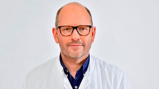 Prof. Dr. med. Florian Limbourg ist stellvertretender Vorsitzender der Deutschen Hochdruckliga, Facharzt für Innere Medizin und Kardiologie sowie Koordinator des Hypertoniezentrums in der Klinik für Nieren- und Hochdruckerkrankungen an der Medizinischen Hochschule Hannover.(Bild:  Medizinische Hochschule Hannover)