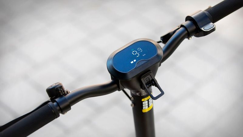 Das Display ist einfarbig gehalten. (Bild: Govecs)