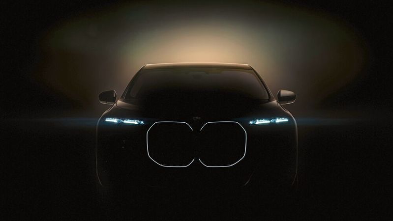 Der BMW 7er kommt sowohl mir Verbrenner als auch als Elek- trovariante.(Bild:  BMW)