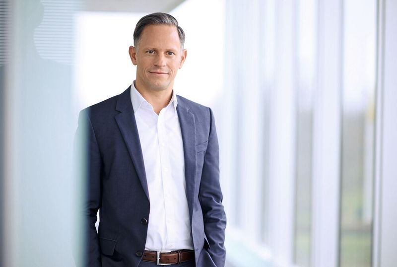 „Der Bau des Ammoniak Crackers in Rostock ist ein wichtiger Schritt, den Wasserstoffhochlauf in Deutschland zu unterstützen und damit einen Beitrag zur Dekarbonisierung zu leisten.“ – Thomas Schrepffer, Head of Origination & Business Development Natural Gas/Hydrogen, VNG Handel & Vertrieb GmbH (Bild: VNG)