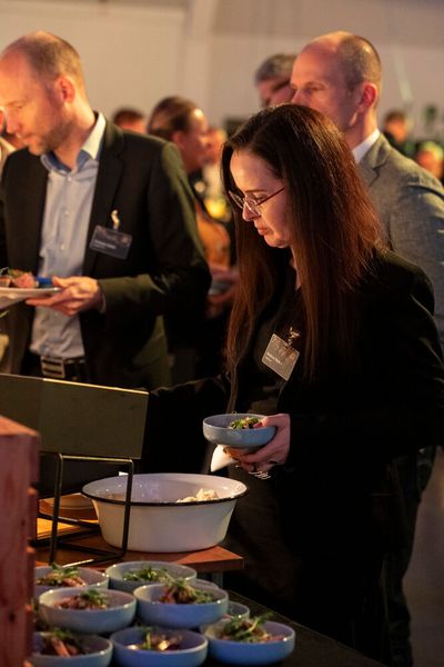 Auch das Kulinarische kam natürlich nicht zu kurz und es wurde ordentlich aufgetischt. (Bild: Vogel Communications Group / Human)