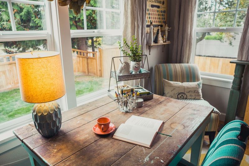 Weitere Möglichkeit: Vom (hoffentlich) kühlen Homeoffice aus arbeiten. Seit Corona ist für viele Home Office etablierter – warum nicht auch in der Sommerhitze die Vorteile genießen?  (gemeinfrei)