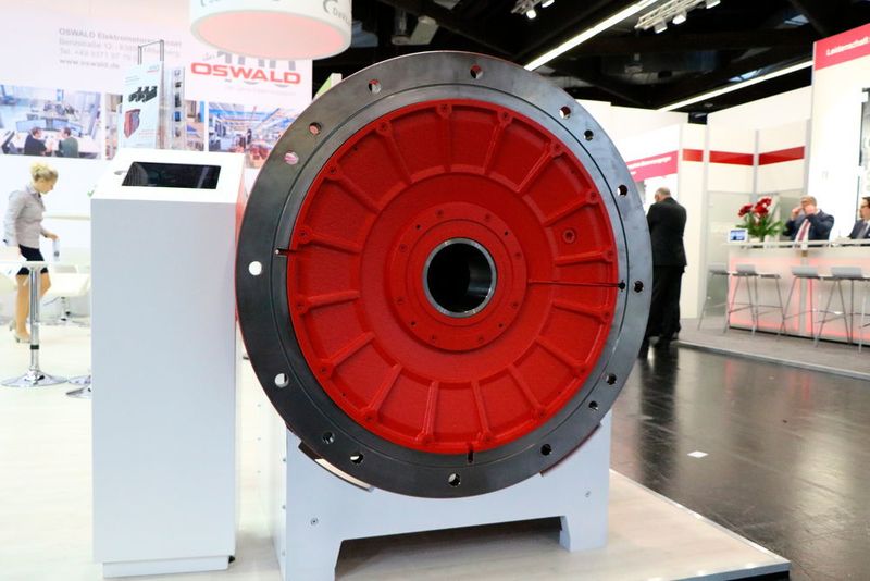 Außerdem waren weitere Antriebe wie Torquemotoren ausgestellt.  (K.Juschkat/elektrotechnik/konstruktionspraxis)