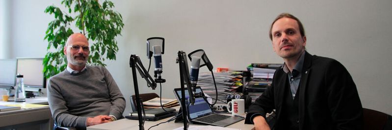 „Die Pumpe zum Ausdrucken gibt es schon“ – sagt Marco Godenschwege (li.), Regional Presdent für Central Europe und Spezialist für die additive Fertigung beim Pumpenhersteller KSB, zu Redakteur Dominik Sephan im 'Let's talk PROCESS-Podcast'.(Bild:  PROCESS)