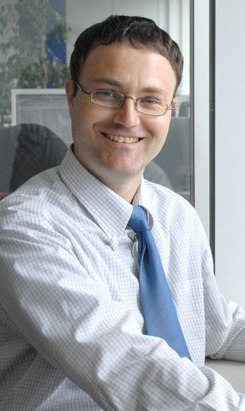 Pius Bühler von der Emil Frei GmbH & Co. KG berichtete über die Vorteile und Eigenheiten bei der Verarbeitung von Polyurea (PU)-Materialien. (Bild: Bühler)