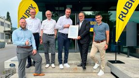 V. l. n. r.: Joel Ackle (Festo Distributor Management), Michael Gschwendtner (Rubix Distributor Management), Günther Zettl (Rubix Category Director Mechatronics), Tomislav Babic (Festo Head of Sales Distribution DACH), Jochen Diehm (CEO Rubix Switzerland), Thomi Antener (Rubix Leiter Vertriebsinnendienst). (Bild: Rubix Switzerland AG)