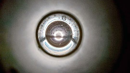 Hochdruckkammer, in der die Evolutions-Versuche stattfinden. Ihr Durchmesser beträgt etwa 6 cm.(Bild:  C. Mayer, CENIDE/UDE)