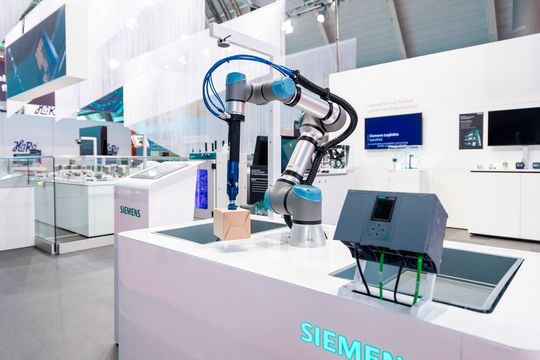 Neu ergänzt wird das Siemens Intralogistik-Portfolio mit Simatic Robot Pick AI, einer Bildverarbeitungssoftware für Roboter-Lösungen auf Basis maschinellen Lernens.(Bild:  Siemens AG)