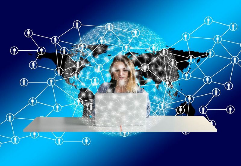 Ein automatischer Alarm für Suchergebnisse sowie Suchanfragen wirken sich besonders positiv auf das soziale Kapital aus und helfen, das eigene Netzwerk zielgerichtet zu erweitern. (Bild: gemeinfrei)