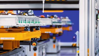 Die Lithium-Ionen-Batterie wird noch eine Weile der Standard bleiben. (Bild: Mercedes-Benz)