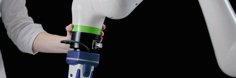 Roboter und Mensch rücken in der Fabrik zusammen. Kollaborativ heißt das Zauberwort, dass dies gefahrlos geschieht. Roboter und Mensch rücken in der Fabrik zusammen. Kollaborativ heißt das Zauberwort, dass dies gefahrlos geschieht.