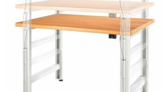 Das Movotec Spindel-Motor-System (SMS) ist eine komfortable Alternative zum Hydrauliksystem. Es ermöglicht eine stufenlose Höhenverstellung von Werkbänken in einem ergonomischen Arbeitsumfeld. (Suspa)