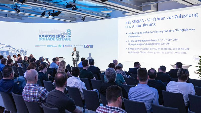 … und Werner Steber, Geschäftsführer Werkstatt und Technik beim ZDK, zeigte, wie das nationale Serma funktioniert. (Bild: Stefan Bausewein)