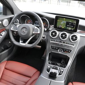 Die AMG-Variante (Foto) ist dabei mit 1.785 Euro (fürs Interieur) und 2.727 Euro (fürs Exterieur) am kostspieligsten.(Foto: Richter)