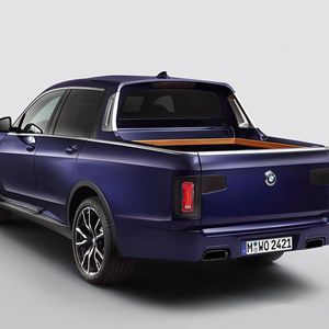 (BMW)