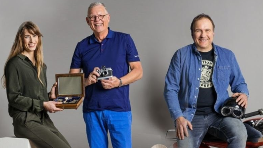 Jede Woche werden auf Catawiki  rund 75.000 Objekte angeboten – jedes einzelne geprüft von hunderten internen Experten, die auf Kunst, Design, Schmuck, Mode, Oldtimer, oder Sammlerstücke spezialisiert sind.(Bild:  Catawiki)