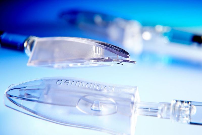 Einem Injektionsgerät für intradermale  Verabreichungen von Medikamenten. Das  System wurde nach DIN EN ISO 13485 entwickelt, steht unmittelbar vor der CE-Zertifizierung und tritt  nun in die Phase klinischer Studien ein.  (Verapido Medical / Hahn-Schickard)