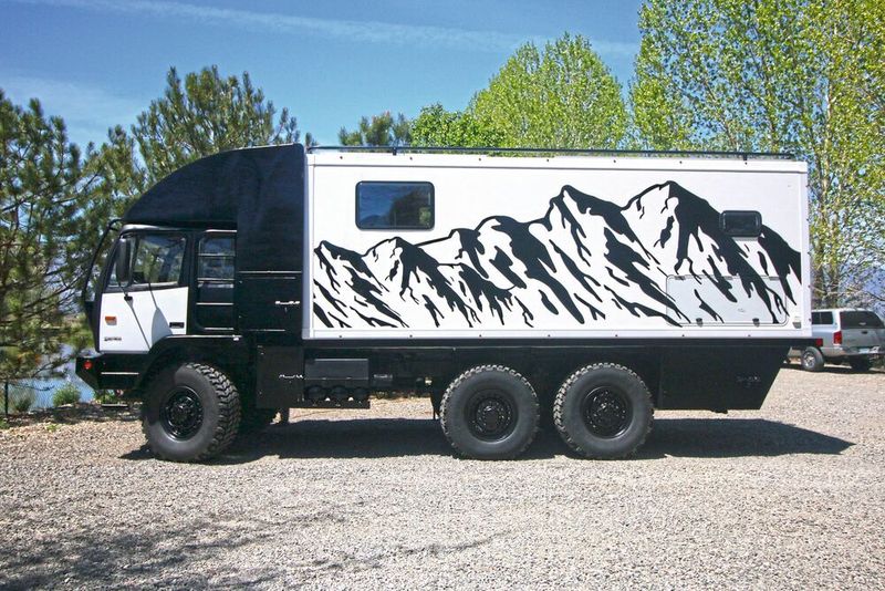 Aufgrund der zu erwartenden Temperaturen von bis zu minus 50 °C im Nordpolargebiet stand Total Composites vor der Herausforderung, seine hochwertigen Faserverbundwerkstoff-Paneele für den Wohnaufbau mit einer polartauglichen Klebetechnik zusammenzubauen.  (Bild: Ruderer)