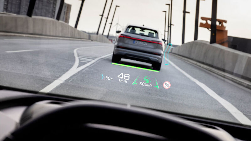 Erstmals gibt es bei Audi ein Head-up-Display mit Augmented-Reality-Funktionen. (Audi)