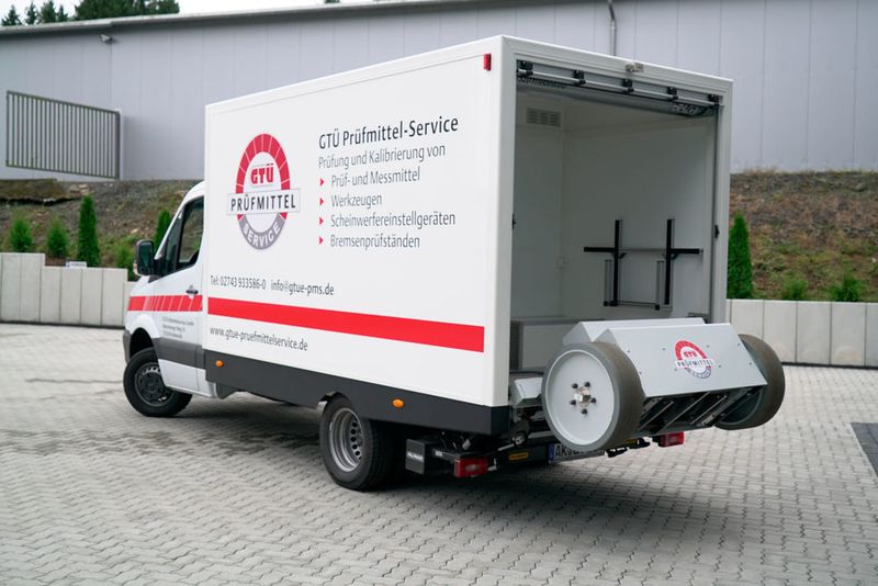 Damit können ab sofort auch Rollenbremsprüfstände für Pkw bis 8 kN Bremskraft normkonform kalibriert werden. (GTÜ)