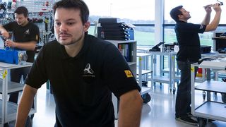 Ob Montage eines neuen Standard-Antriebes innerhalb weniger Stunden oder kurzfristige fachgerechte Instandsetzung einer defekten Einheit – wenn es einmal „brennt“, ist schneller Support durch den Customer Service garantiert. (Bild: Wittenstein)