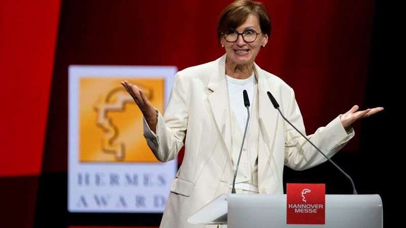 The prize is presented by Bettina Stark-Watzinger, Federal Minister for Education and Research.(Image: Deutsche Messe)