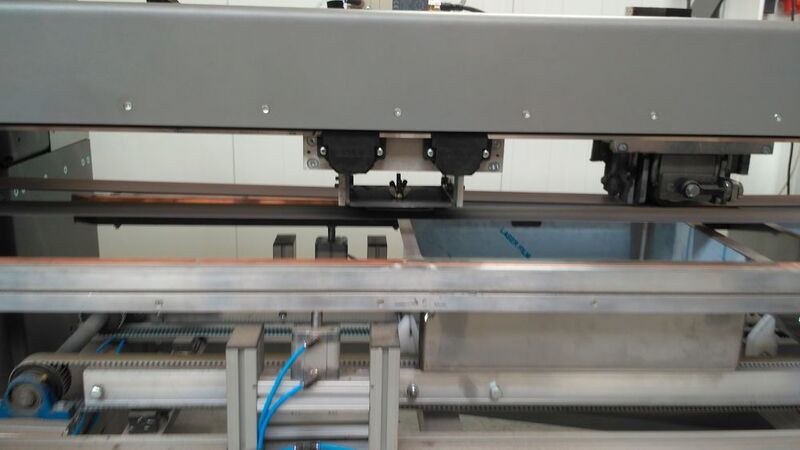 Werkzeuge zum Schleifen und Polieren verfahrbar auf der Hepco-Schiene. (Peitzmeier)