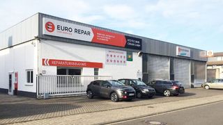 In dieser Halle wurden Träume wahr: Im November 2018 feierte die Kfz-Technik Cenan GmbH in Niederzier ihre Eröffnung. (Bild: Christine Winkler)