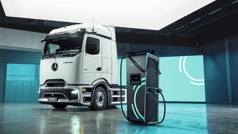 Mercedes bringt im Herbst seinen E-Actros 600 mit 500 Kilometern Reichweite an den Start. (Bild: © Daimler Truck AG)