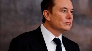 Himmelsrechner! Elon Musk will der Energiekrise in Sachen Rechenleistung für künstliche Intelligenz den Kampf ansagen. Dazu legt er das Know-how von Spacex und XAI jetzt zusammen. Gleichzeitig baut sich der Robotaxi-Konkurrent Waymo ein finanzkräftiges Polster für die Expansion auf Erden auf ... (Bild: Tesla)