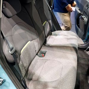 Das Auto punktet mit optional erhältlichen verschiebbaren Rücksitzen.(Bild:  Wehner - VCG)