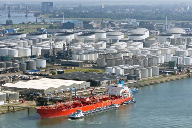 Freeport LNG Trains 2 and 3 remain on track to meet their previously announced schedules, with Train 2 initial production of LNG scheduled for Q4 of 2019 and Train 3 initial production of LNG scheduled for Q1 of 2020. (Deposit Photos)