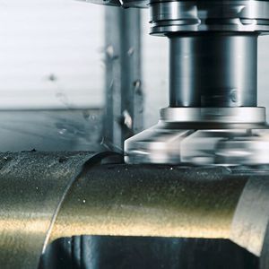 Fräsen einer Schlüsselfläche einer Walze mit dem Planfrässystem Maximill A271 von Ceratizit in der „mpmc“ bei Weingärtner.