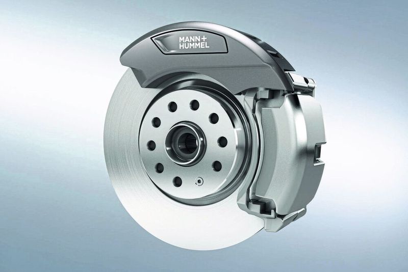 Direkt am Ort des Entstehens, an den Bremsbelägen, greift dieser Filter den entstehenden Feinstaub ab. (Bild: Mann+Hummel)